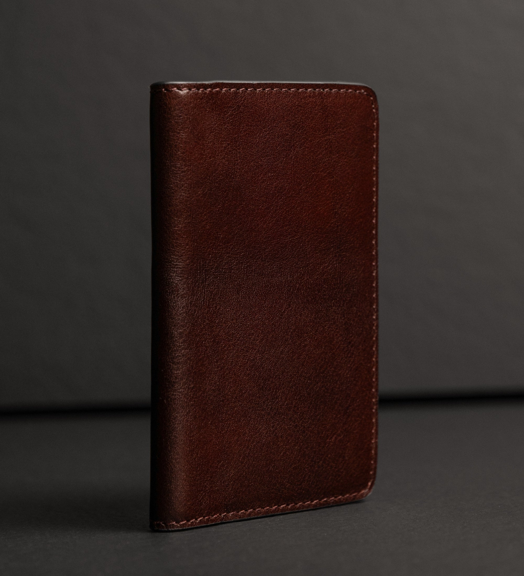 Small Leather Passport Holder for Women - Gulliver's Travels