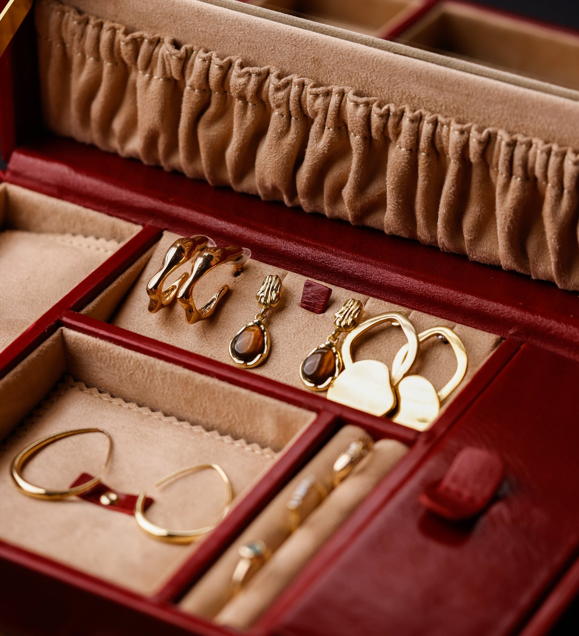 Large Leather Jewelry Box for Women - The Portrait of a Lady