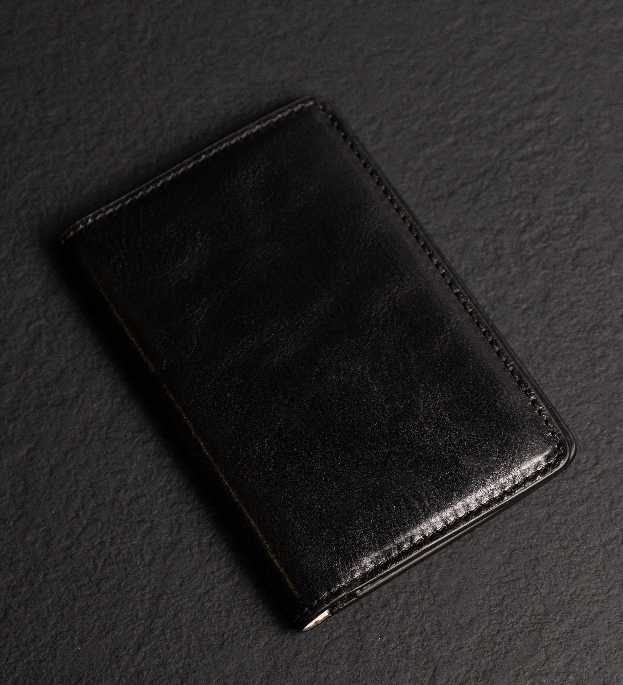Small Leather Passport Holder for Women - Gulliver's Travels