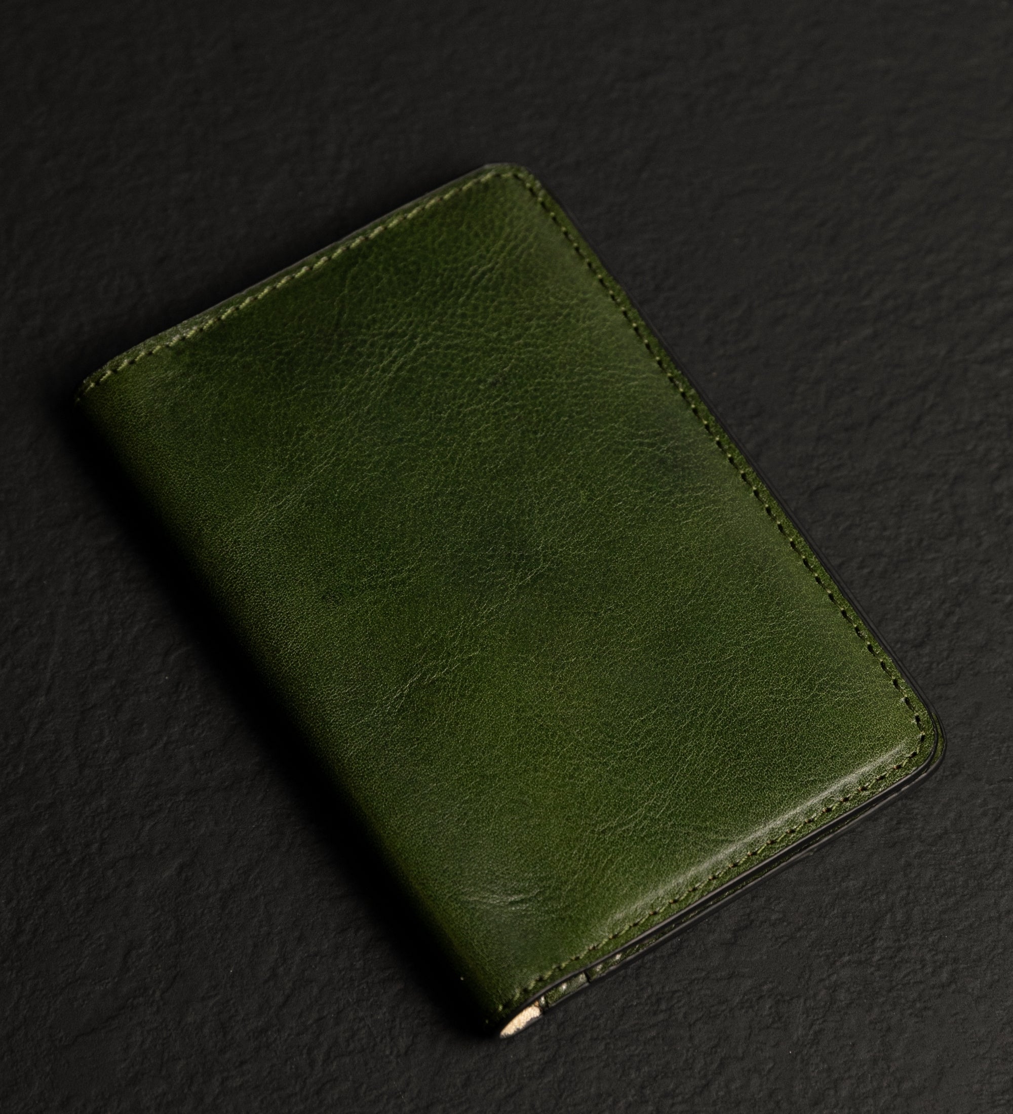 Small Leather Passport Holder for Women - Gulliver's Travels