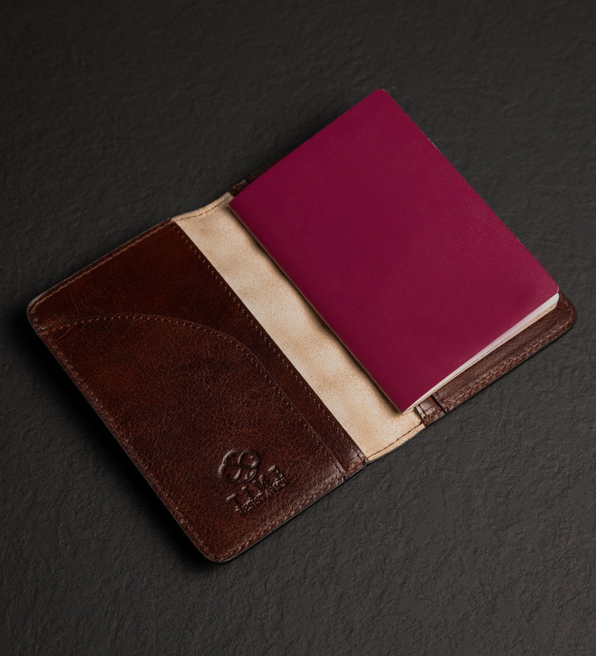 Small Leather Passport Holder for Women - Gulliver's Travels
