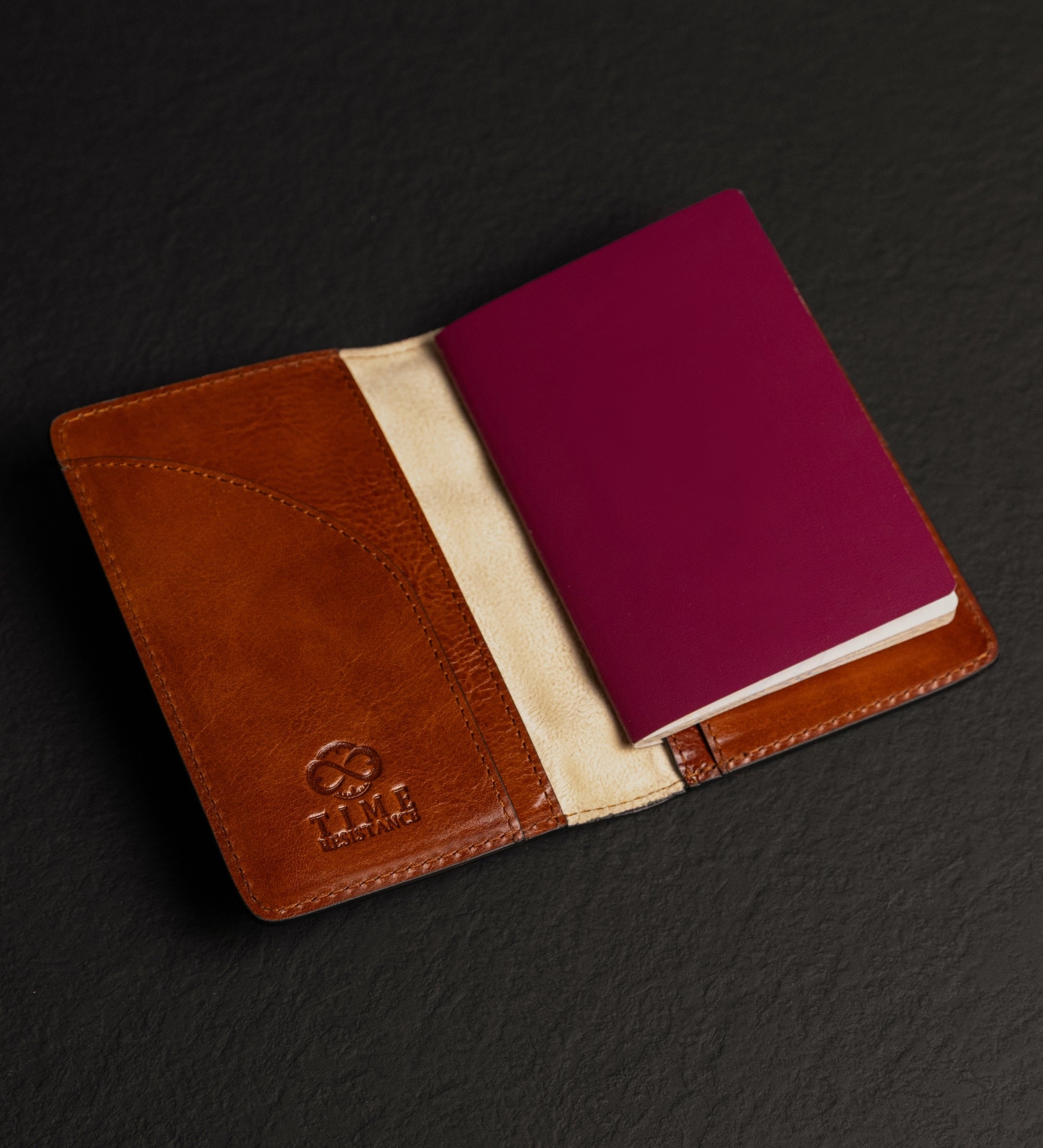 Small Leather Passport Holder for Women - Gulliver's Travels