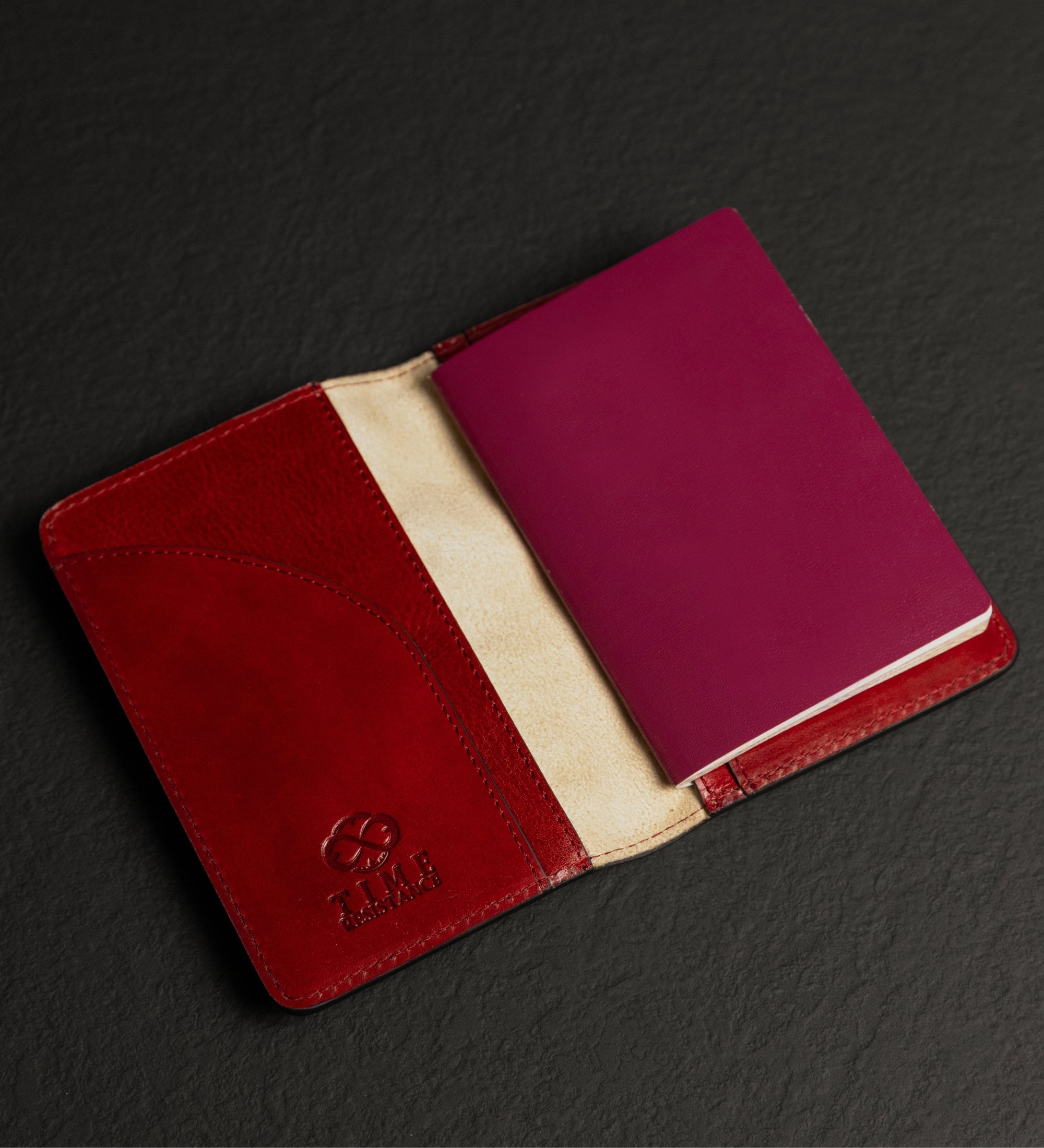 Small Leather Passport Holder for Women - Gulliver's Travels