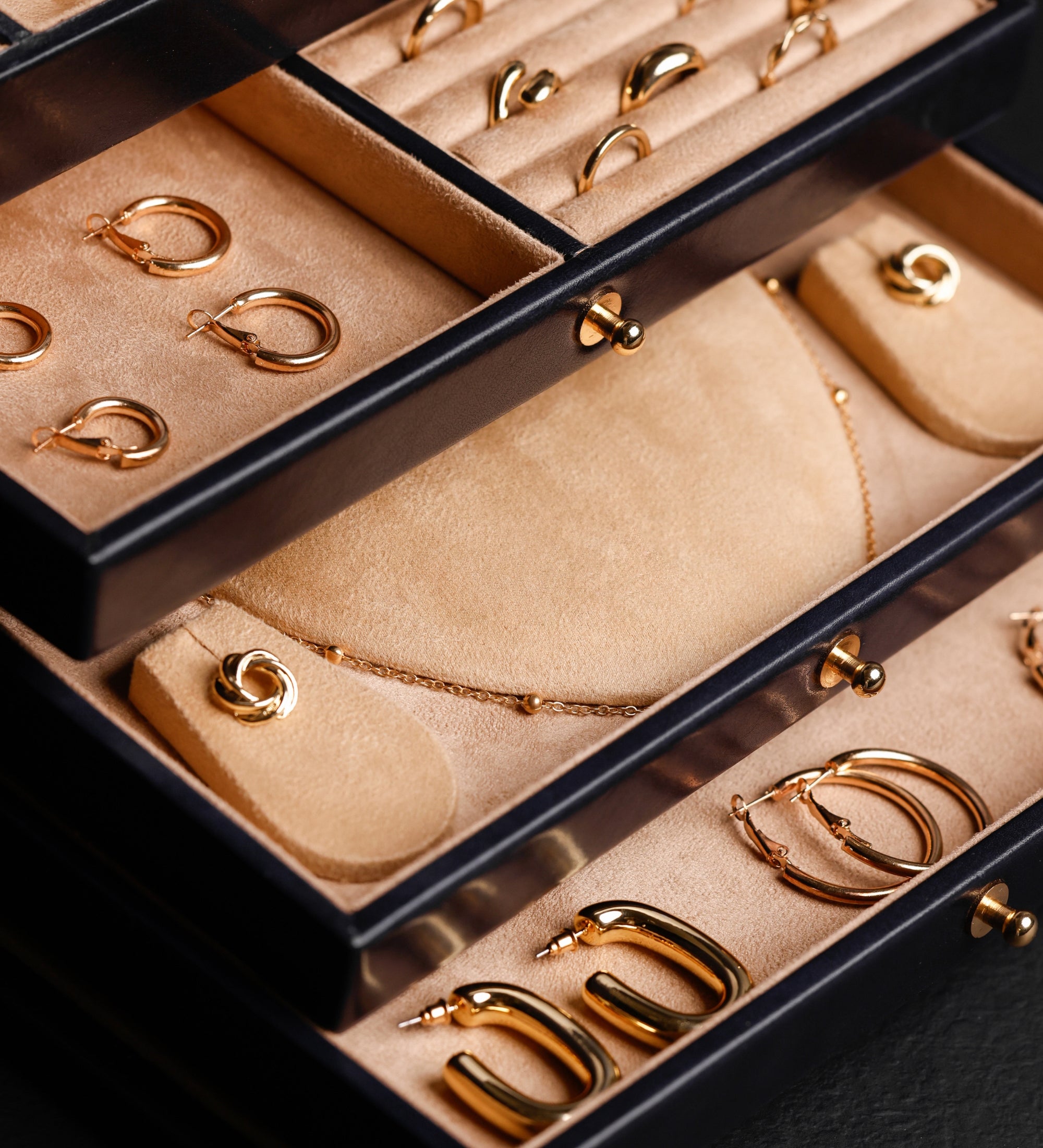 Large Leather Jewelry Box for Women - The Portrait of a Lady