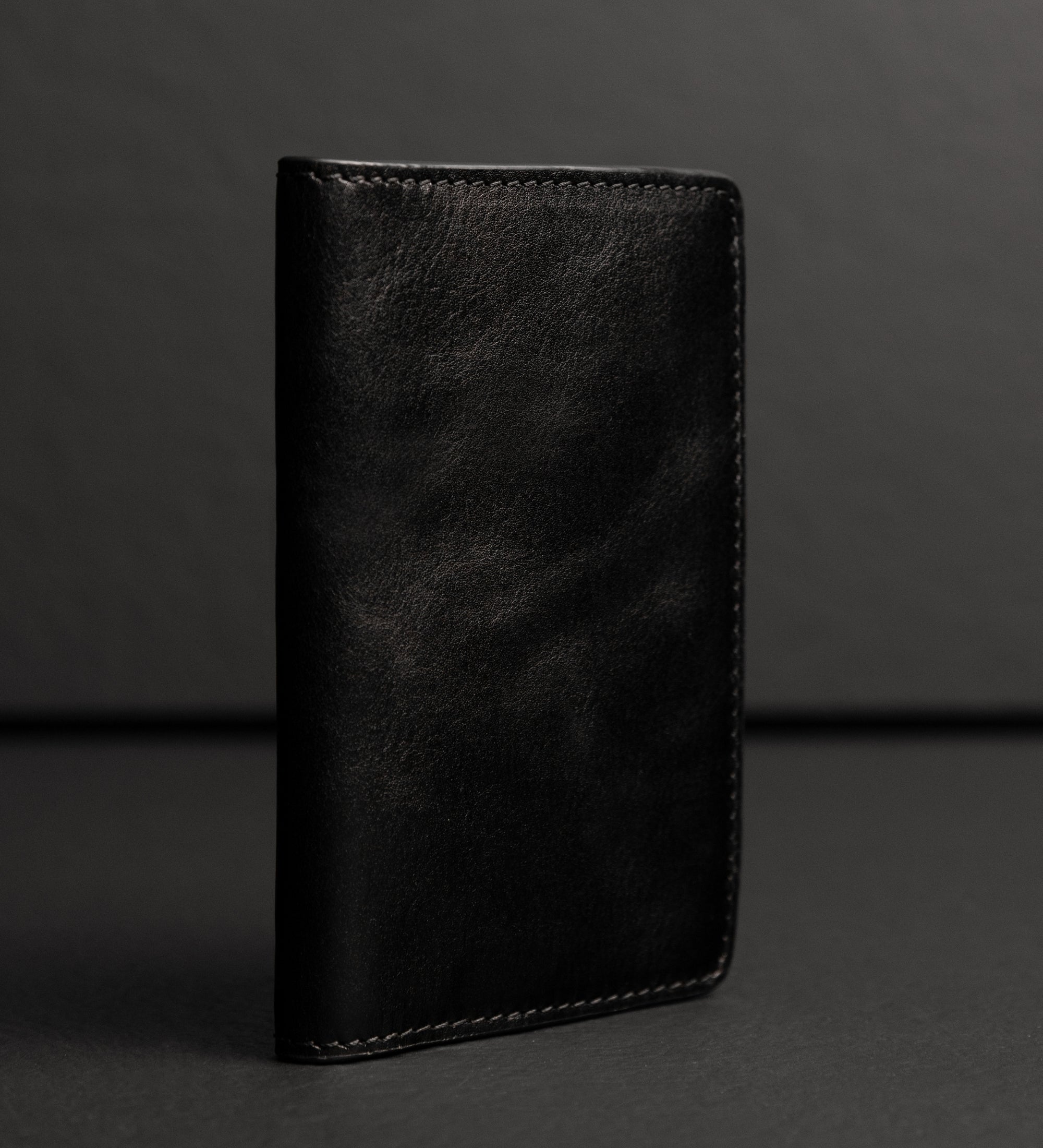 Small Leather Passport Holder for Women - Gulliver's Travels