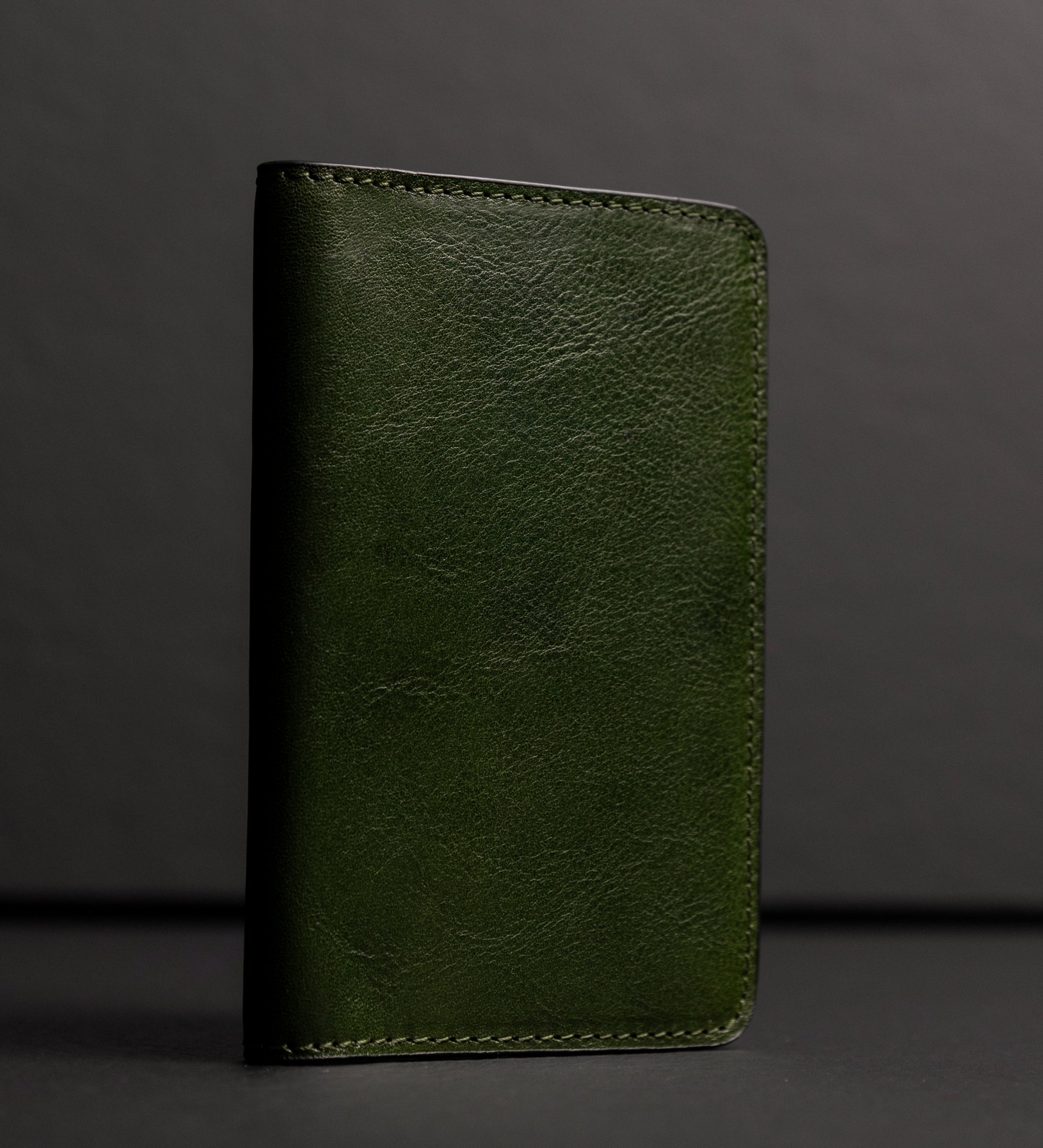 Small Leather Passport Holder for Women - Gulliver's Travels
