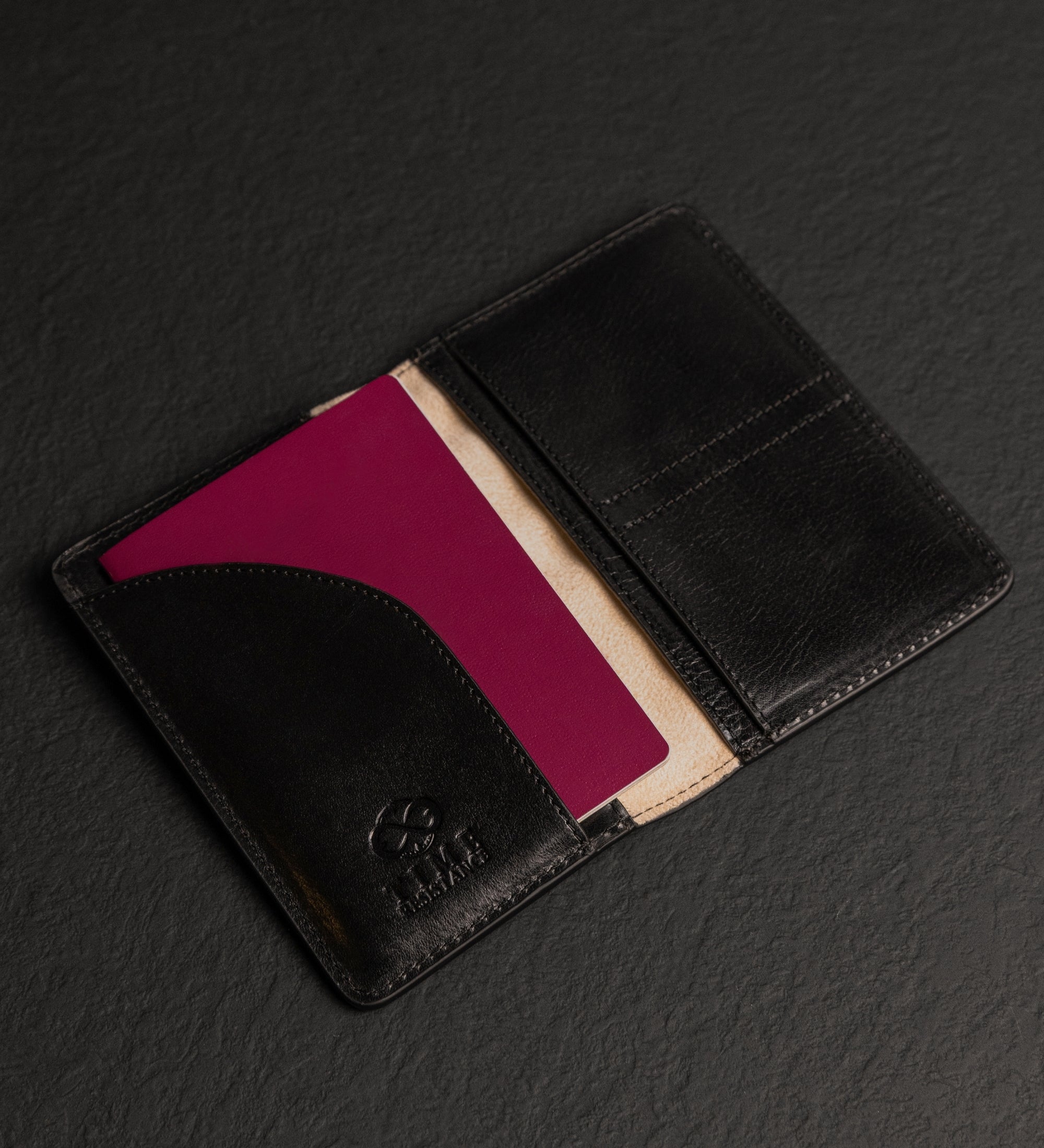 Small Leather Passport Holder for Women - Gulliver's Travels