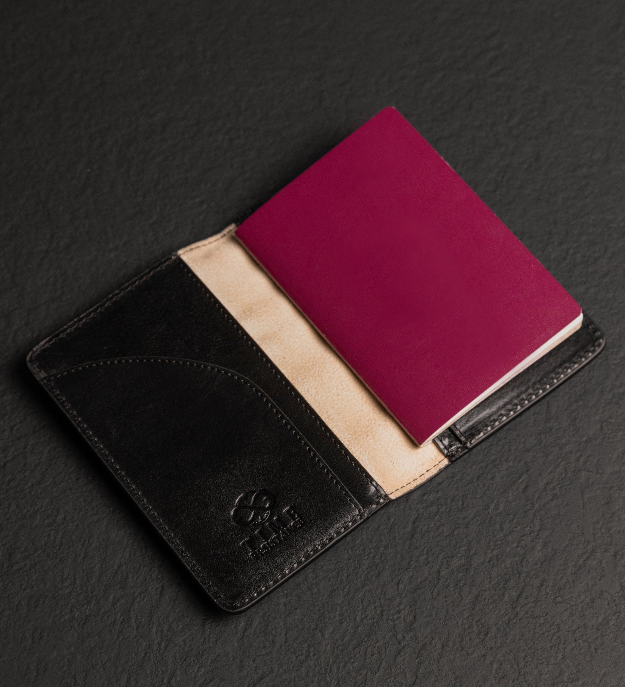 Small Leather Passport Holder for Women - Gulliver's Travels