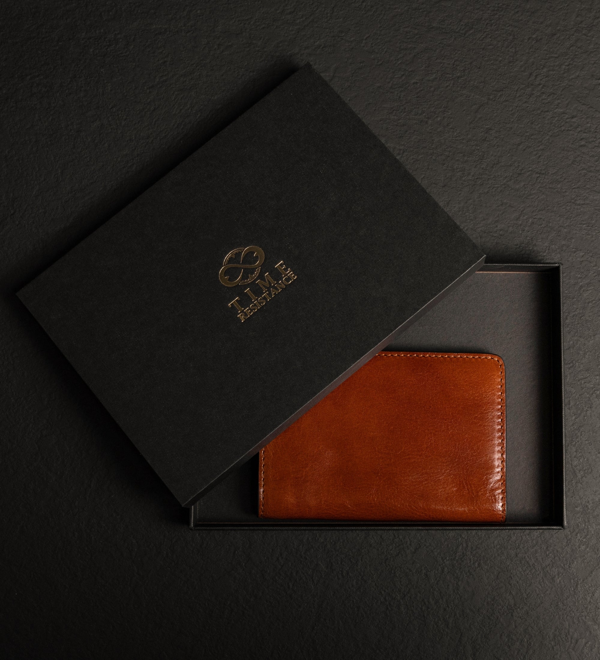 Small Leather Passport Holder for Women - Gulliver's Travels